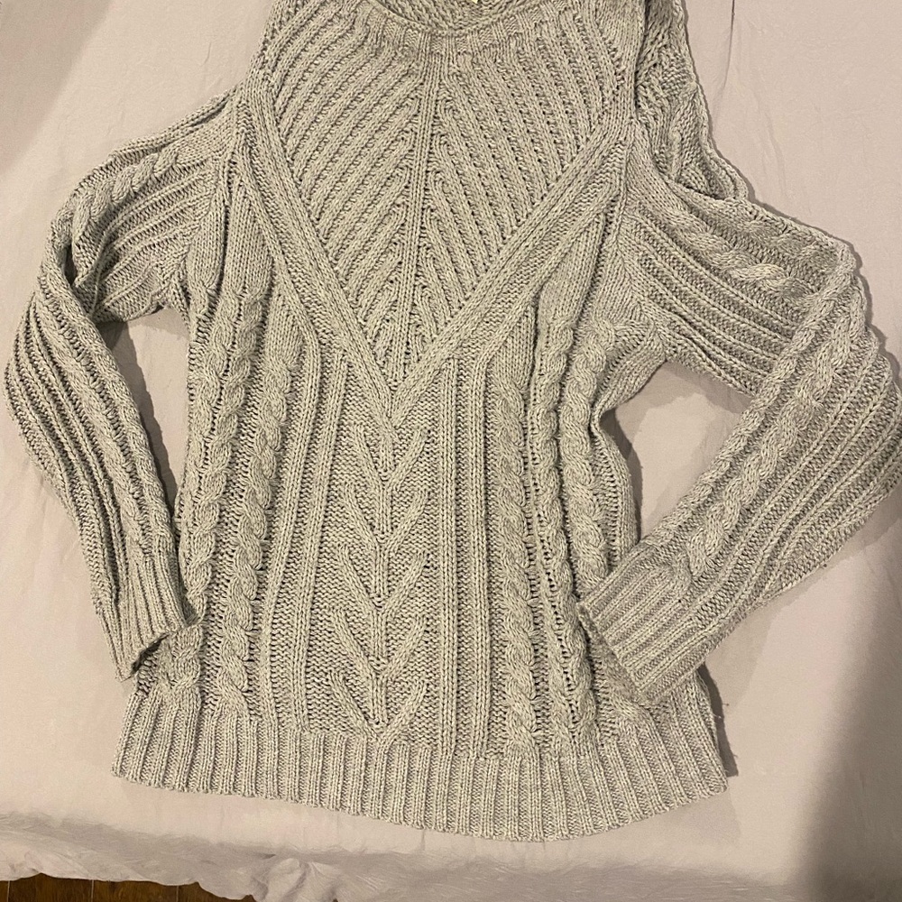 Women's Cable Knit Sweater - Gray